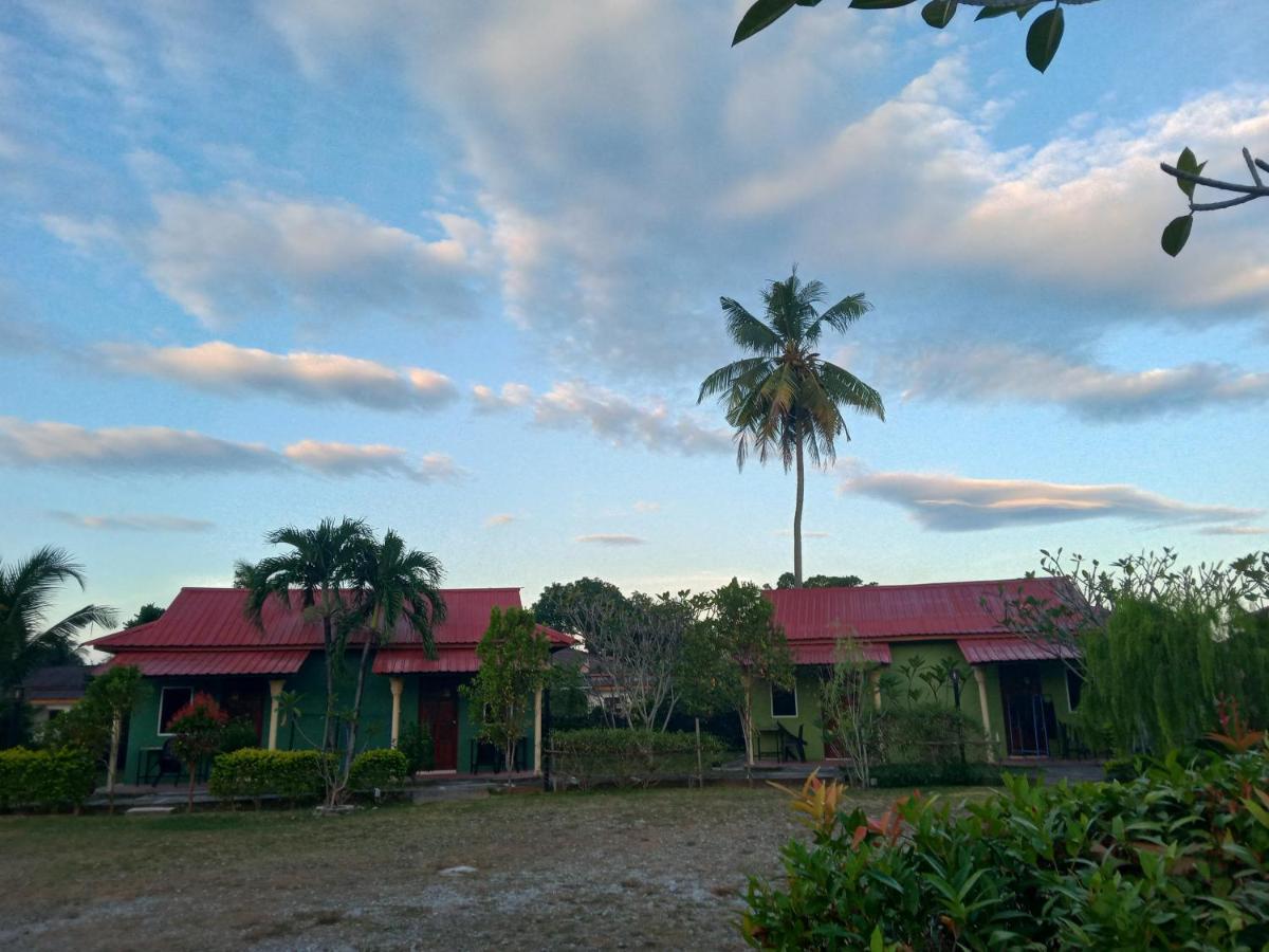 Motel Aurora Damai Pantai Cenang  Exterior photo