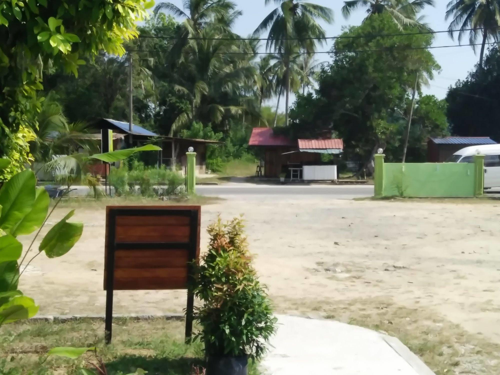 Motel Aurora Damai Pantai Cenang  Exterior photo